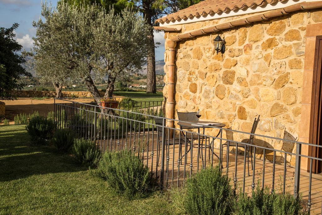 Agriturismo Feudo Muxarello Aragona ภายนอก รูปภาพ